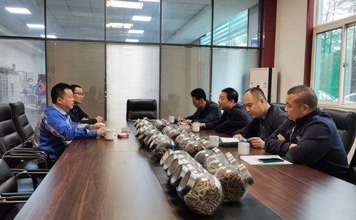 與集團總經(jīng)理孫寧波及部門負責人座談，就項目建設(shè)、環(huán)境影響、補貼政策等內(nèi)容進行了探討交流