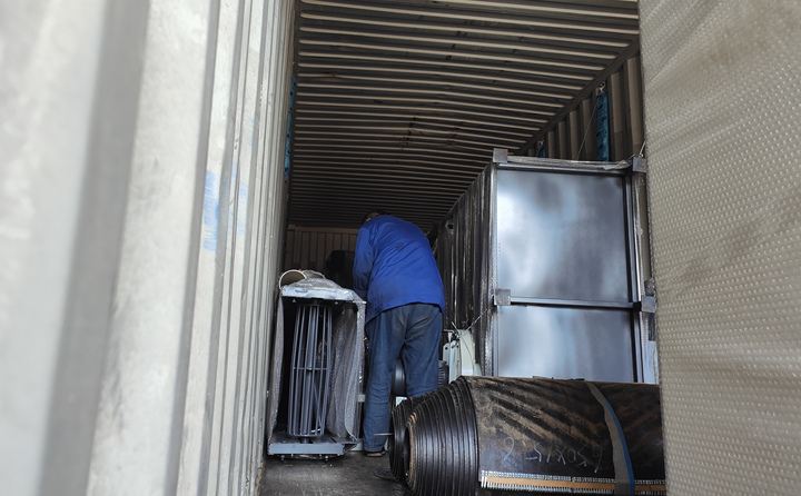 顆粒機(jī)生產(chǎn)線(xiàn)裝車(chē)完成