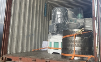 2套160kw鋸末顆粒機(jī)發(fā)往東南亞，生產(chǎn)線已裝車，準(zhǔn)備發(fā)貨